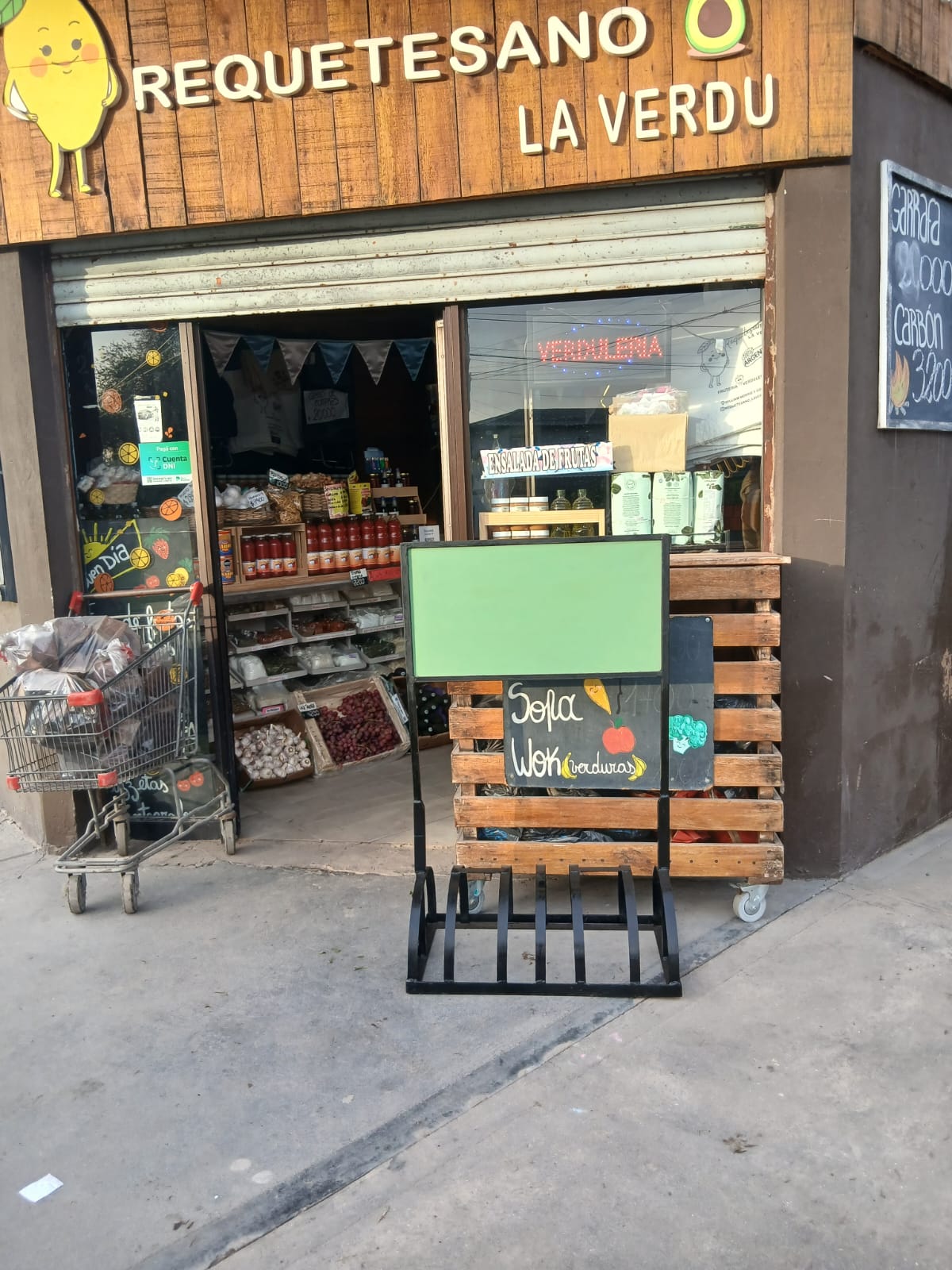 Bicicletero en hierro con cartel personalizado fabricado a medida — Mar del Plata