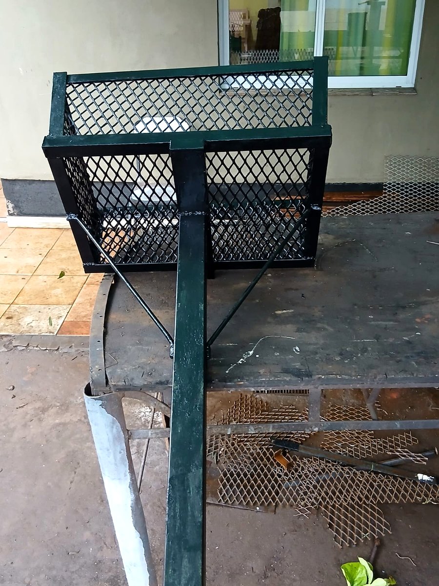Canasto metálico para residuos fabricado en hierro — Mar del Plata